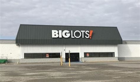 Big Lots opened a new location in our former Toys Я Us. Springfield, IL : r/NotFoolingAnybody