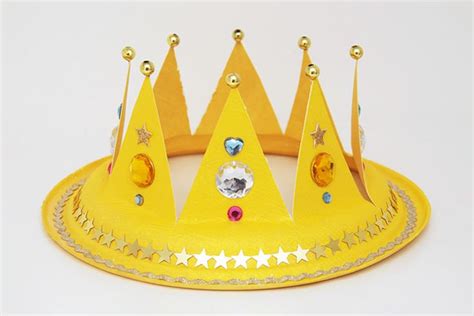 Paper Plate Crown | Kids' Crafts | Fun Craft Ideas | FirstPalette.com ...