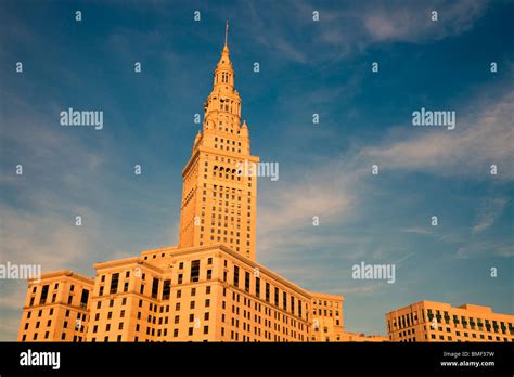 Downtown skyline cleveland lake erie hi-res stock photography and ...