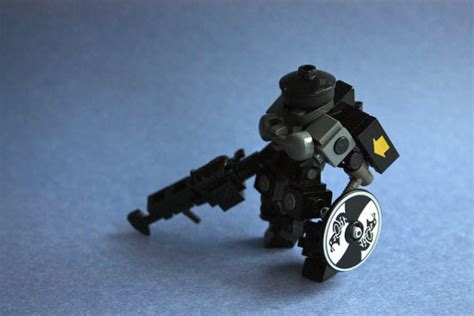 40 Impressive Robots Built with Lego Bricks - Hongkiat