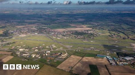 RAF Mildenhall: Reprieve for US air base destined to close - BBC News