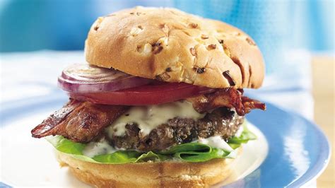 Hearty Indulgence: Illinois-Style Cheddar Bacon Burger Recipe | Zulie ...