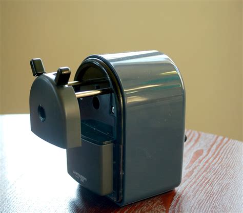 Pencil Sharpener: the Uni KH-20 - light-in-leaves