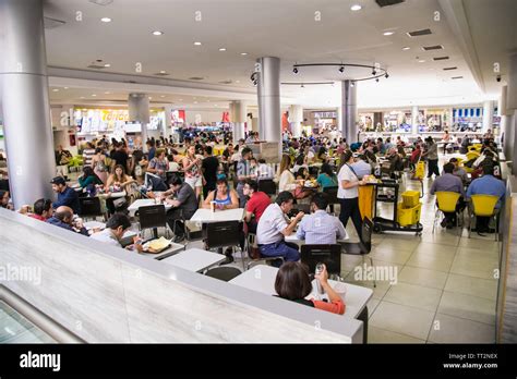 Food court in mall america hi-res stock photography and images - Alamy