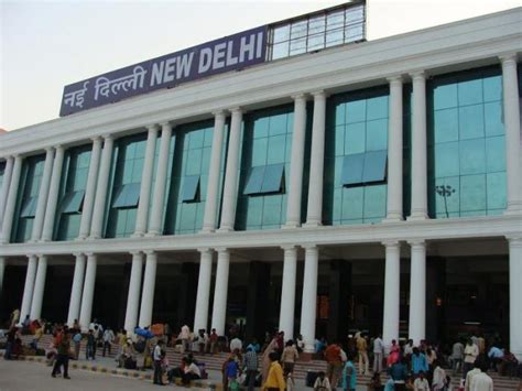 iamin Check: Security loopholes at New Delhi Railway Station risking ...