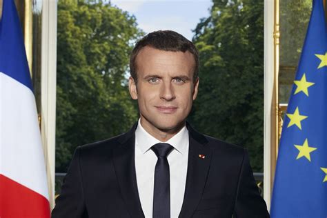 The French president’s official photo features two smartphones - The Verge