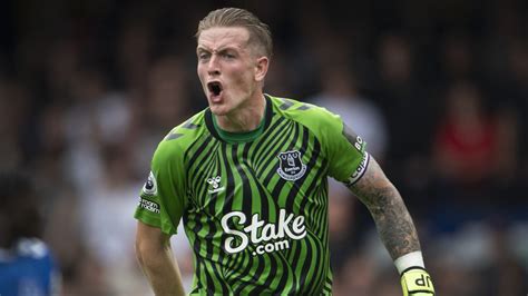 Jordan Pickford suffers thigh injury due to ‘powerful kicking’ - SportsON