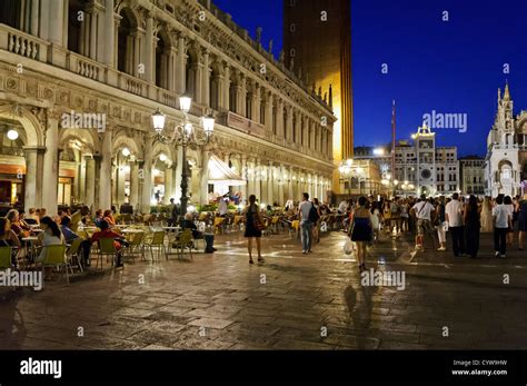 Nightlife in St Mark's Square, Venice, Italy Stock Photo - Alamy