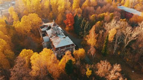 Mansion with autumn trees image - Free stock photo - Public Domain ...