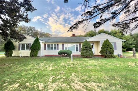 7 Valley Rd, Manalapan, NJ 07726 | MLS# 22400520 | Redfin