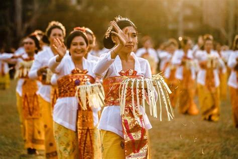 Mengenal Keragaman Suku Bangsa di Negara Indonesia | kumparan.com