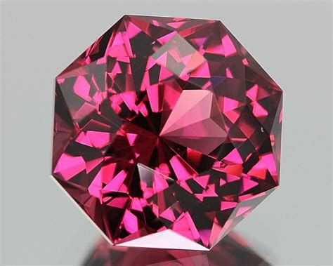 Malaya Garnet, 4.41 ct. True Umbalite, Bubblegum Pink, Color-Shift to ...