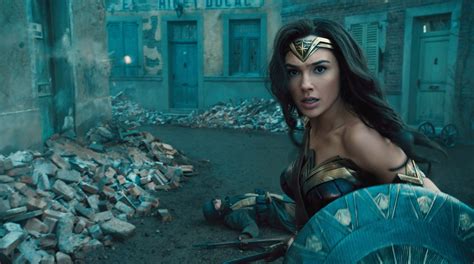 Gal Gadot estrena póster y armadura de la nueva película “Wonder Woman 84”