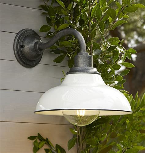 Modern Farmhouse Exterior Light Fixtures / Pin by K Gedrose on 5260 NEW ...