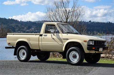 Truck Toyota 4x4 Decor 41 - RVtruckCAR | Small pickup trucks, Vintage ...