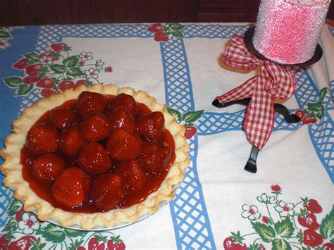 Weekday Chef: Strawberry Pie with Jello Glaze