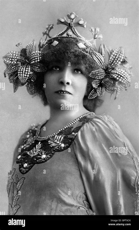 SARAH BERNHARDT ACTRESS (1900 Stock Photo - Alamy