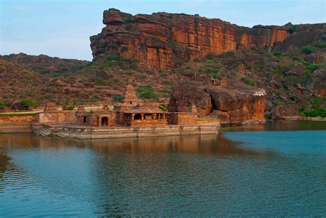 Bewitching Ruins of Hampi & Badami 7 Days Private Tour from Bangalore - Tourist Journey