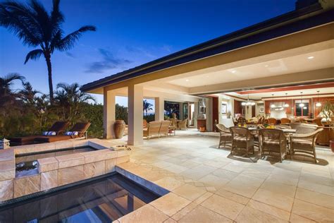 17 Perfect Villa Rentals in Hawaii for Large & Multi-Family Vacations