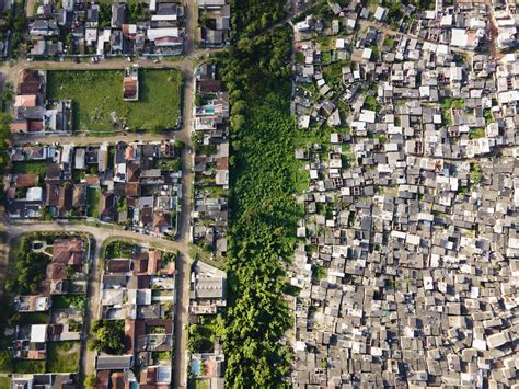 "Brasil es sinónimo de desigualdad": imágenes aéreas muestran el abismo ...