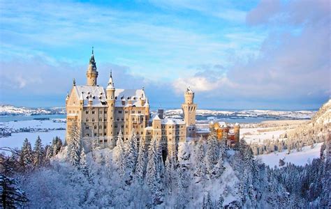 Schloss Neuschwanstein, dem Märchenschloss von König Ludwig II. von Bayern in Schwangau im ...