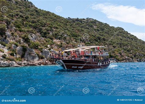 Cruise Yacht Along the Coast of Antalya. Editorial Image - Image of cruise, fishing: 140131725