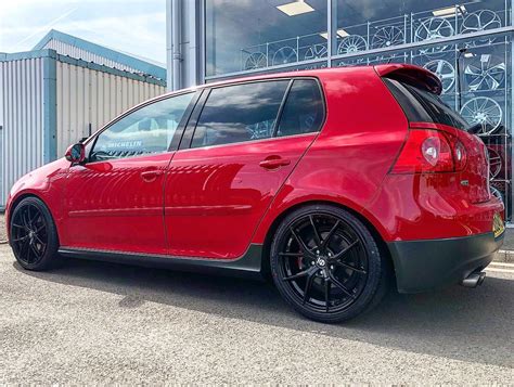 Volkswagen Golf GTI V Red OZ Sparco Podio Wheel | Wheel Front