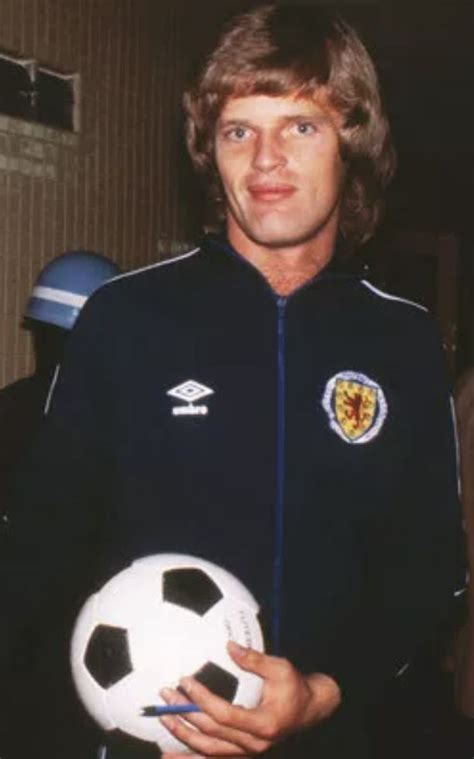 Gordon McQueen Scotland 1977 🏴󠁧󠁢󠁳󠁣󠁴󠁿 | Mcqueen, Football, Sports