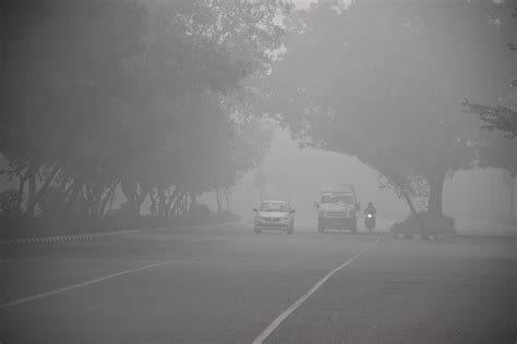 Delhi smog chokes India capital with air pollution 10 times worse than Beijing - CBS News