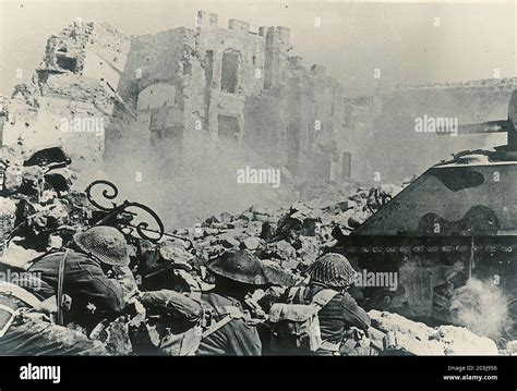 Monte cassino 1944 hi-res stock photography and images - Alamy