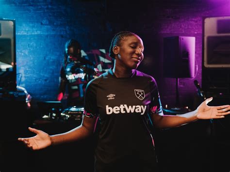 West Ham United 2022-23 Umbro Away Kit - Football Shirt Culture - Latest Football Kit News and More