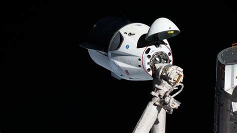 SpaceX’s astronaut launch debut Crew Dragon capsule shown off in first ...