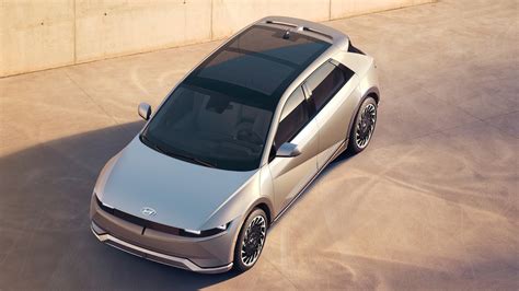 Hyundai Unveils Solar Car IONIQ 5 With Panel Roof | IE