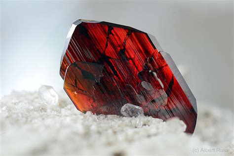 Brookite - Mineral Properties, Photos and Occurence