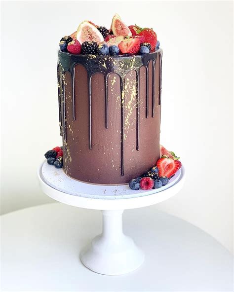 Fruit Chocolate Cake | Customized Birthday Cake Gift | Pandoracake.ae Dubai