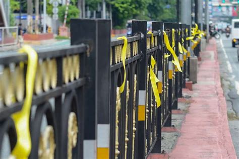 Yellow lighting, ribbons display across Philippines in honour of Aquino | Asia Pacific Report