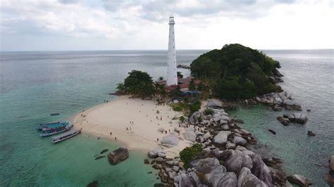 5 Rekomendasi Pantai di Belitung Terbaru - Agatha Tour