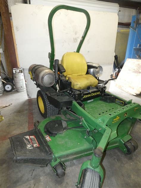 John Deere ZTRAK Zero Turn Riding Lawn Mower | Grelly USA