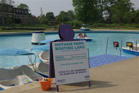 Hotham Park Boating Lake © Stephen McKay cc-by-sa/2.0 :: Geograph Britain and Ireland