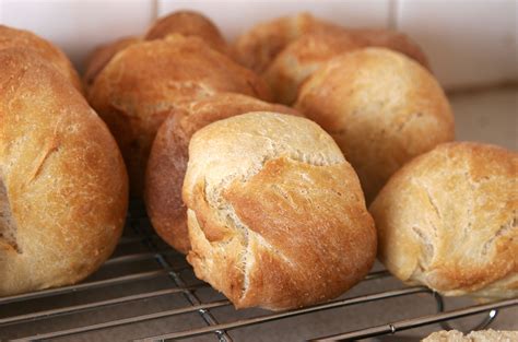 Dosiero:Bread rolls.jpg - Vikipedio