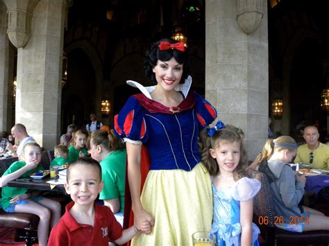 The Best Disney World Dining Recommendations for 2023 - Coast2CoastWithKids