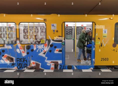 U-Bahn, Graffiti, Berlin, Deutschland Stock Photo - Alamy