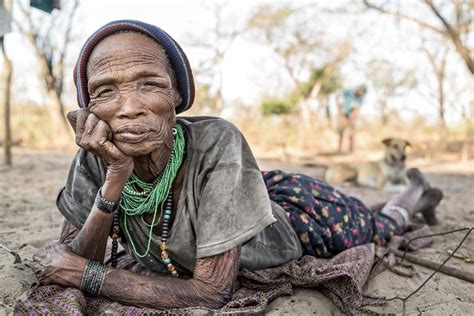 Jorge Fernandez Garces - San people of the Kalahari desert | LensCulture