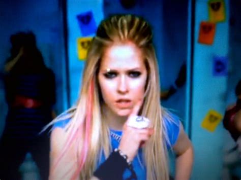 Music video - Girlfriend - Avril Lavigne Image (16184463) - Fanpop