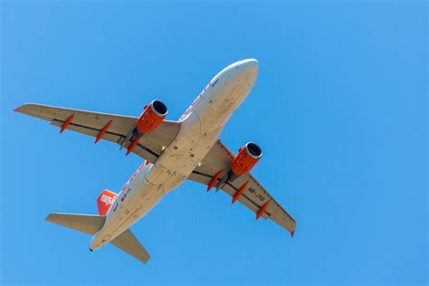 Flying Plane Free Stock Photo - Public Domain Pictures