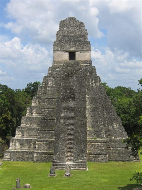 Tikal pyramids – Sound Tourism