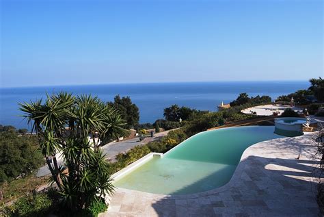 Seafront villas and luxury properties on the French Riviera - Living in ...