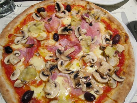 La Pizza Capricciosa Ricetta Originale e preparazione - Silvio Cicchi