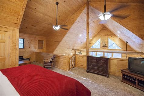 Big Bear Cabin in Broken Bow, OK - Sleeps 8+ - Hidden Hills Cabins