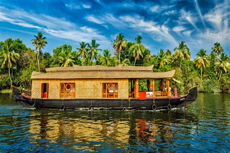 Houseboat in Kerala Backwaters, Kerala | GreatValueVacations.com